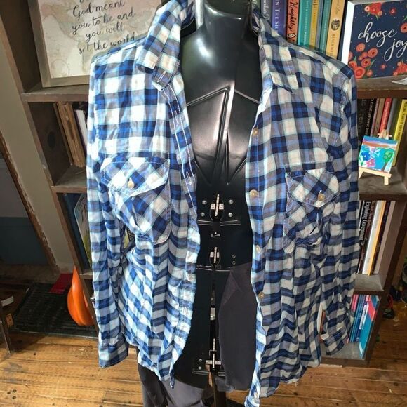 American Eagle plaid tartan M boyfriend fit button down shirt - Picture 1 of 3